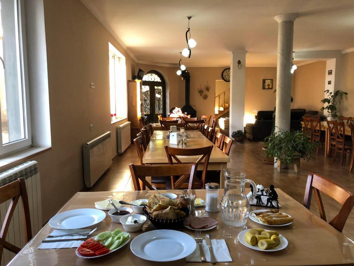 Family Hotel Kala Местия Екстериор снимка